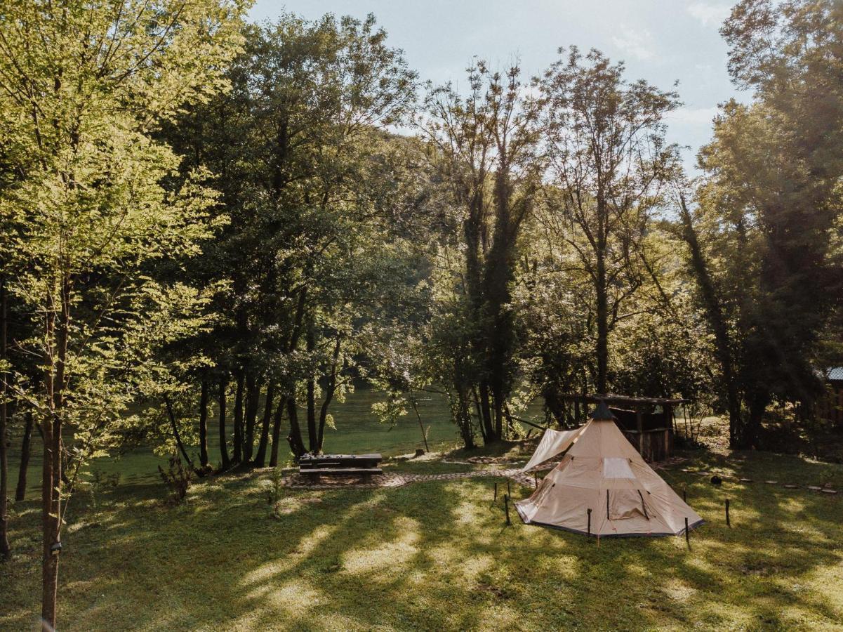 Hotel Robinson Camp Kupa - Juratovicki Brig Netretic Esterno foto